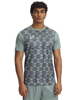 {{productViewItem.photos[photoViewList.activeNavIndex].Alt || productViewItem.photos[photoViewList.activeNavIndex].Description || 'UA Challenger PrintedTraining Short Sleeve'}}